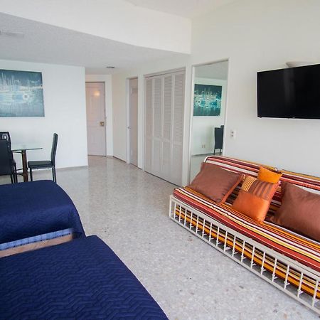 Suite Frente Al Mar En El Corazon De Acapulco Exterior photo